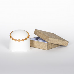 bracelet avec fleurs dorées