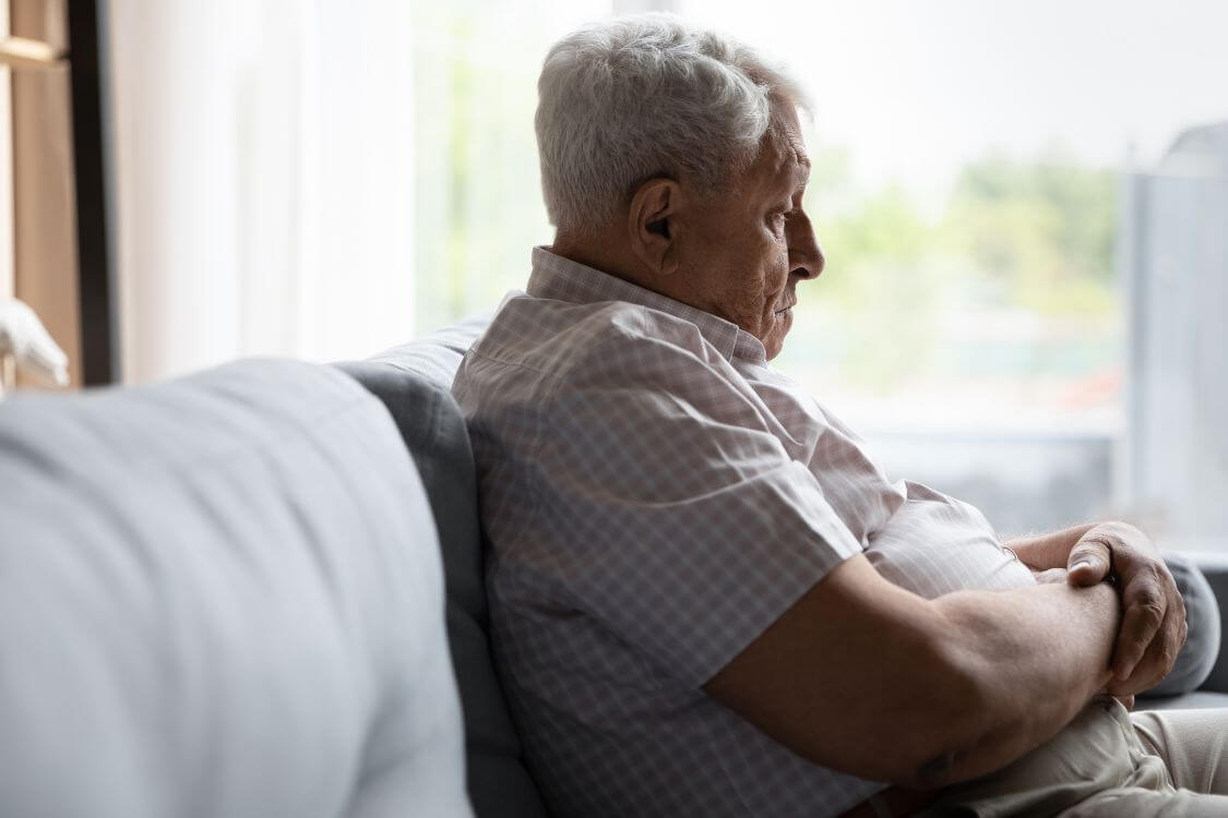 Une personne âgée ne parle plus