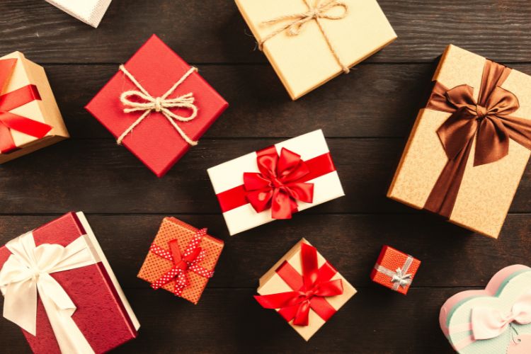 Cadeaux pour personnes âgées - 9 idées homme et femme